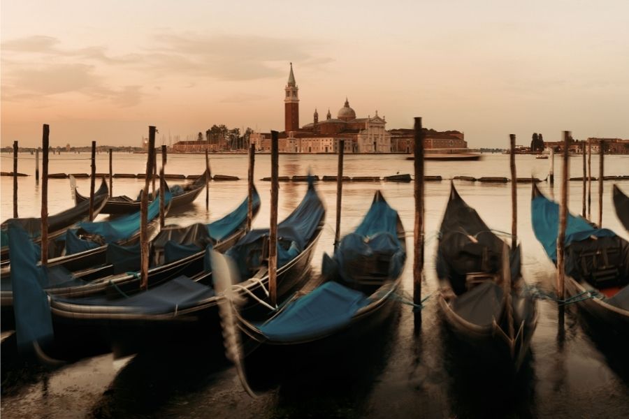Learn Italian in Venice and improve your Italian sealing i CANALI of Venice