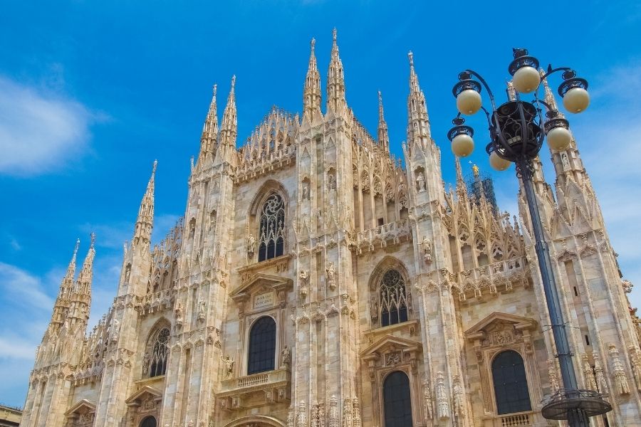 learn italian in milan and improve the language in Italy